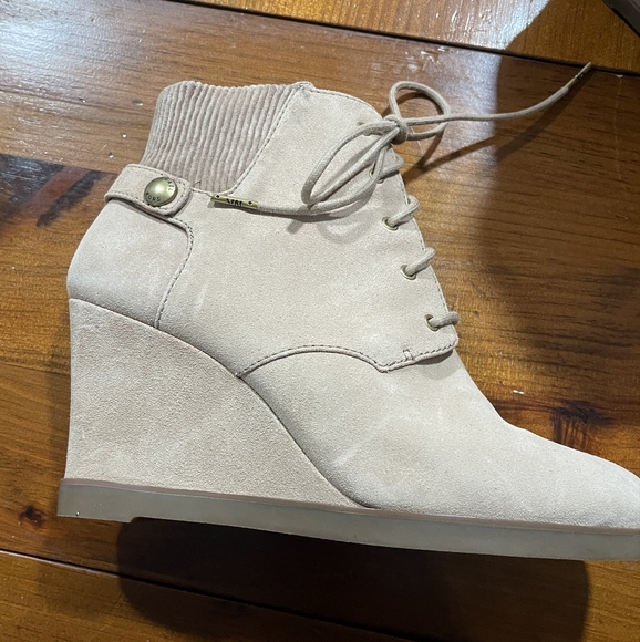 Michael Kors Women's Tan Suede Carrigan‎ Lace Up Wedge Bootie Boots Size 10 - Picture 3 of 5